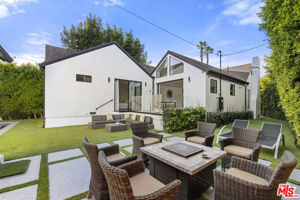 8700 Dorrington Avenue — architectural residence