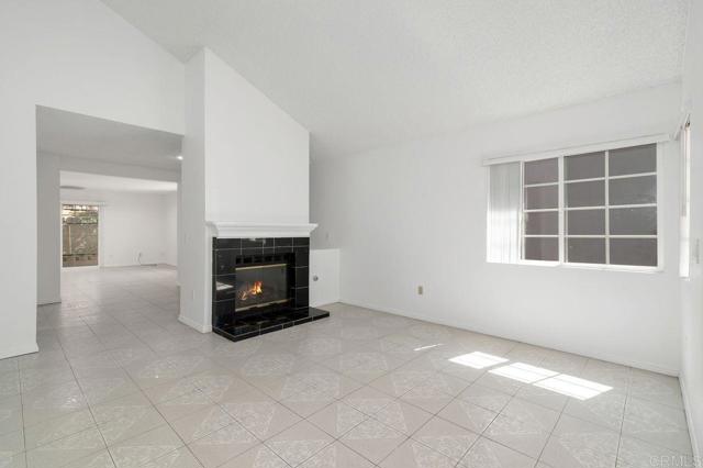 2412 Heatherwood Court, Escondido CA: https://media.crmls.org/mediaz/1516d657-e139-4f4a-9aef-eb142440dee1.jpg
