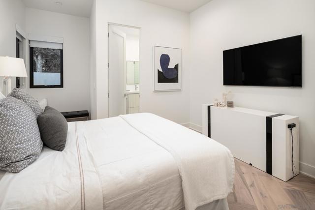 2365 Via Siena, La Jolla CA: https://media.crmls.org/mediaz/1518e374-3612-419a-8973-f1b5717f316d.jpg
