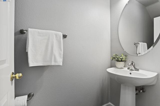 5244 Armani Ct, Pleasanton CA: https://media.crmls.org/mediaz/1518e7c9-ba0b-4b14-ac3c-e5c2a1d9b4f9.jpg