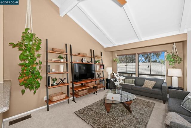 433 Ridgeview Dr, Pleasant Hill CA: https://media.crmls.org/mediaz/151a3f64-8716-4dfb-b562-2b773d6b62ec.jpg