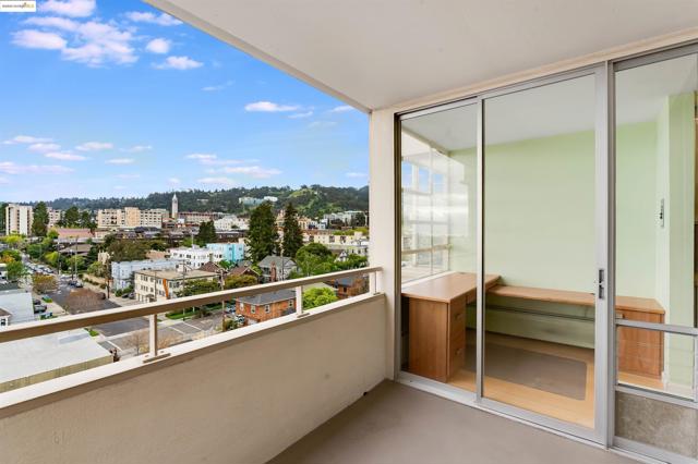 2550 Dana St, Berkeley CA: https://media.crmls.org/mediaz/151a4ed8-da47-423a-a9bf-26ef51431451.jpg