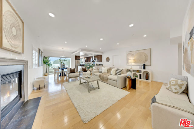 1529 S Westgate Avenue, Los Angeles CA: https://media.crmls.org/mediaz/151a78d5-e3cd-4b02-99ab-f2d39f02316d.jpg