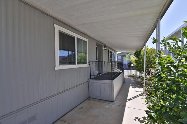 8282 Murray Ave, Gilroy CA: https://media.crmls.org/mediaz/151b0a86-c041-46ea-891a-4f013806b8ac.jpg