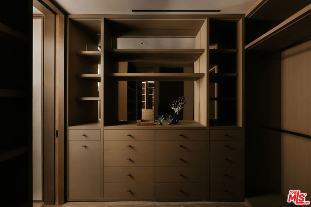 Drew Fenton | 684 Firth Avenue Los Angeles CA | MLS: 7726795