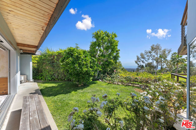 1470 N Tigertail Road, Los Angeles CA: https://media.crmls.org/mediaz/151c2ff4-b989-4843-835a-720106d74047.jpg