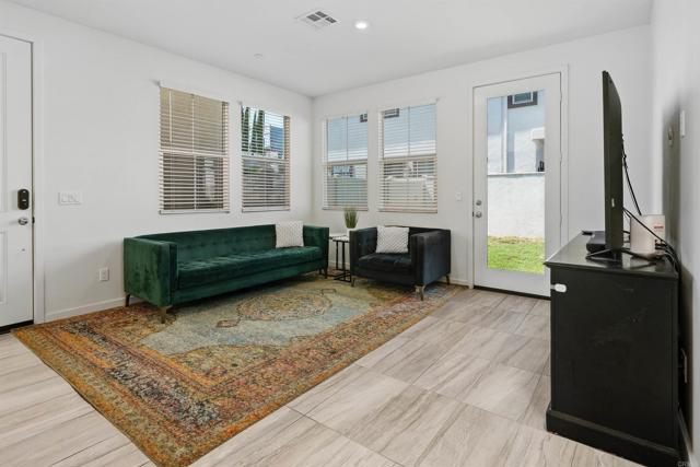 Detail Gallery Image 4 of 48 For 4192 Camino Campana, Oceanside,  CA 92057 - 4 Beds | 3 Baths