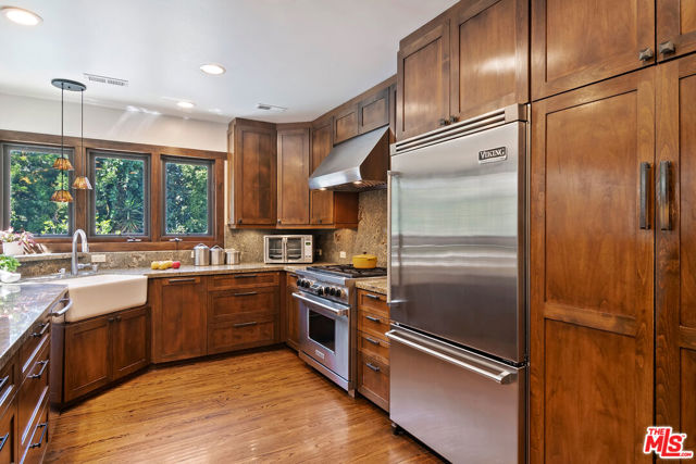 2299 Beverwil Drive, Los Angeles CA: https://media.crmls.org/mediaz/151c7fb0-59e6-423b-b983-87d75e6940f5.jpg