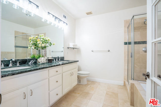 616 S Wilton Place, Los Angeles CA: https://media.crmls.org/mediaz/151d026a-9c67-4f2f-b479-1af12d880457.jpg