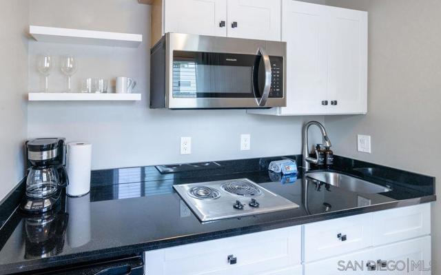 845 Beryl St unit B, San Diego CA: https://media.crmls.org/mediaz/151d5e2d-9aa0-48f7-bc34-e6c8823e34df.jpg