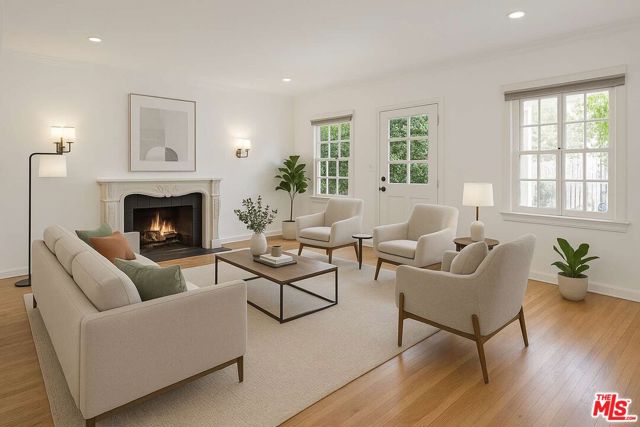 14235 Greenleaf Street photo 2