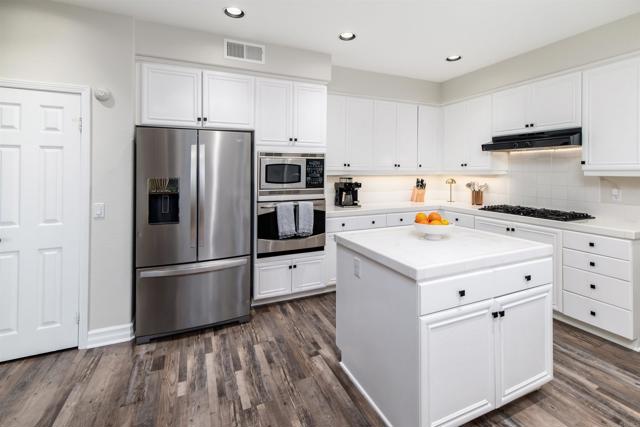 Detail Gallery Image 16 of 51 For 5162 Berryessa St, Oceanside,  CA 92056 - 5 Beds | 3 Baths