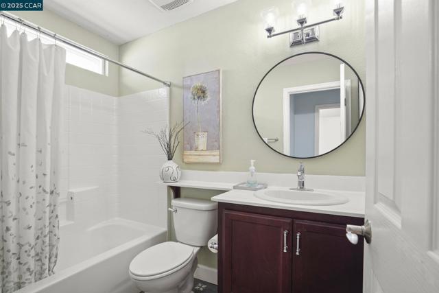 304 Birch Ridge Dr, Rio Vista CA: https://media.crmls.org/mediaz/151e1a6a-7f1e-48cc-95e1-55db43936859.jpg