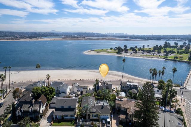 3328 Crown Point, San Diego CA: https://media.crmls.org/mediaz/151e2556-8c13-4804-b3fb-75ed429bc76c.jpg