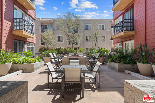 4050 Glencoe Avenue, Marina del Rey CA: https://media.crmls.org/mediaz/151e8bd3-ee73-4c6a-8b33-c66eb6033273.jpg