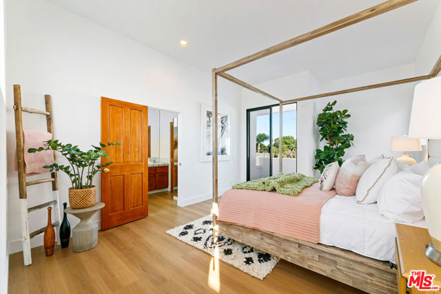 29221 Heathercliff Road, Malibu CA: https://media.crmls.org/mediaz/151f2490-d30e-481f-87e6-5360ca28917d.jpg