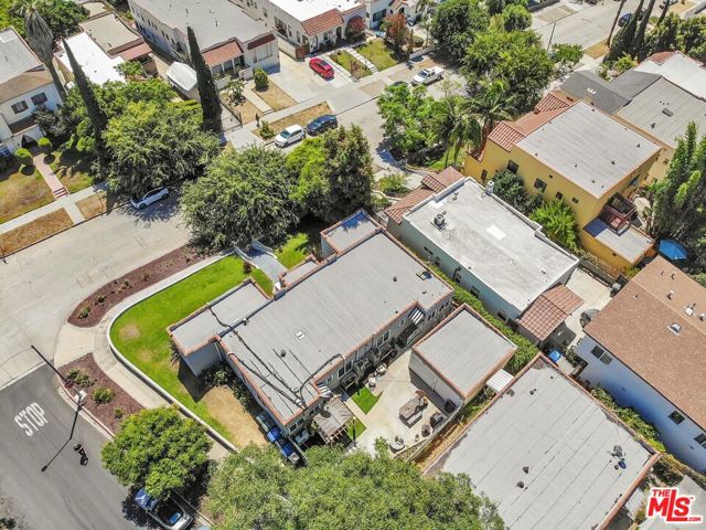 1301 S Hudson Avenue, Los Angeles CA: https://media.crmls.org/mediaz/151f3366-a965-42e8-881c-6a9ec4d31e40.jpg
