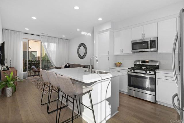 Detail Gallery Image 3 of 25 For 305 Cricket Ct., Santee,  CA 92071 - 3 Beds | 3 Baths