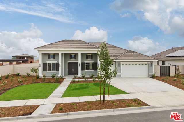 3719 Pathway Court, Bakersfield CA: https://media.crmls.org/mediaz/15204950-0372-42d3-a111-5674cf20aa99.jpg