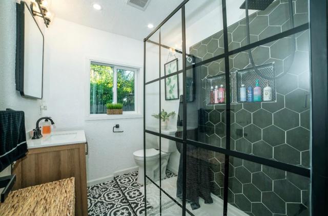 1590 Dale Avenue, Merced CA: https://media.crmls.org/mediaz/15212097-28bb-4d67-b9da-8df98743ef9b.jpg