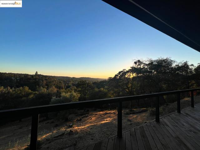 110 Duncan Hill RD, Auburn CA: https://media.crmls.org/mediaz/15215b92-4f2a-427b-af92-cf2cb7c30551.jpg