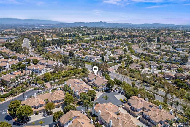 1298 El Mercado Way, Oceanside CA: https://media.crmls.org/mediaz/1521634a-7a95-4ae2-8245-3a1ca8706d67.jpg