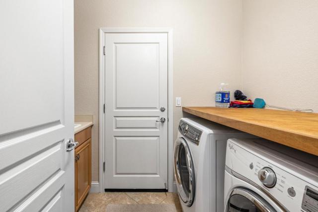 2532 Laurel Ridge Court, Oakdale CA: https://media.crmls.org/mediaz/15228051-fa30-40e0-ae35-3d0514a23081.jpg
