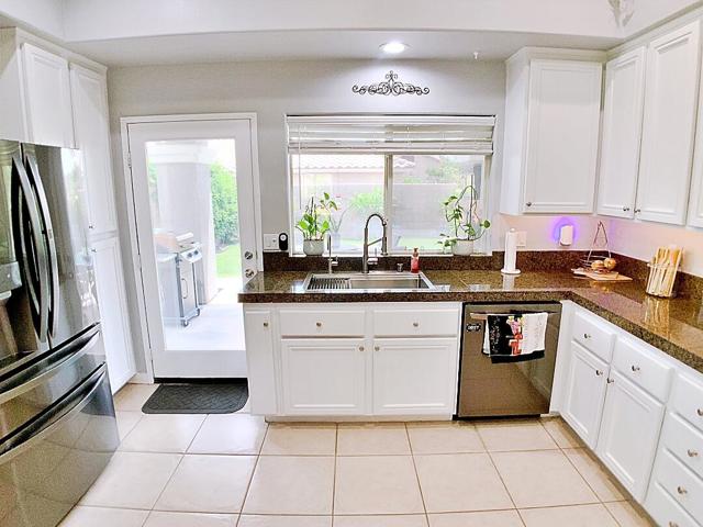 45120 Eagle Crest Court, Indio CA: https://media.crmls.org/mediaz/1522d970-6c47-4394-8fac-6a7efe50713e.jpg