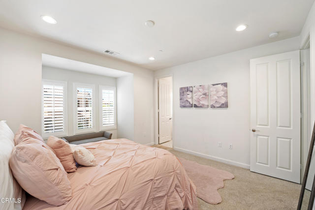 1521 Thorpe Trail, Oxnard CA: https://media.crmls.org/mediaz/1522ea77-6a59-4af5-86dd-467c372e8e6f.jpg