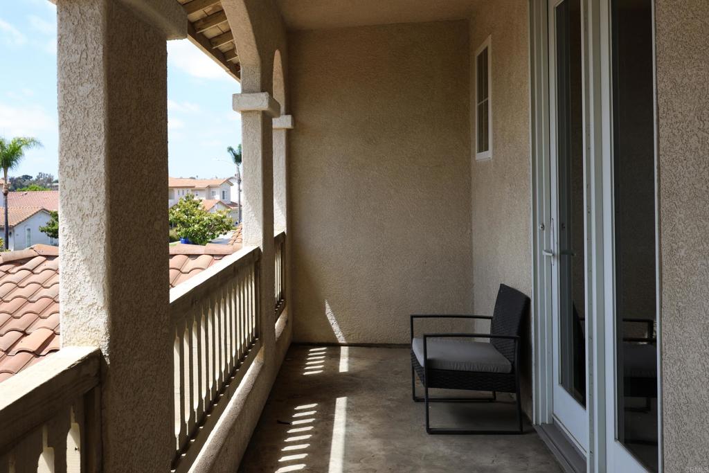 https://media.crmls.org/mediaz/1522f0c1-df42-4972-9bfe-ab6ca39c38d6.jpg?preset=X-Large