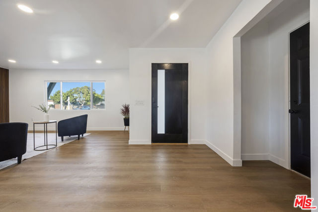 Image 21 of 70 For 19203 Galway Avenue