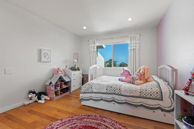 2163 Caminito San Martin, La Jolla CA: https://media.crmls.org/mediaz/15239456-eeca-4a24-8875-01c255327c8e.jpg