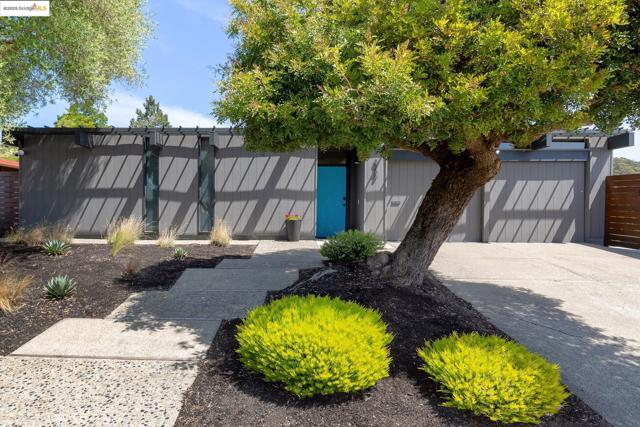 Details for 8156 Coach Dr, Oakland, CA 94605