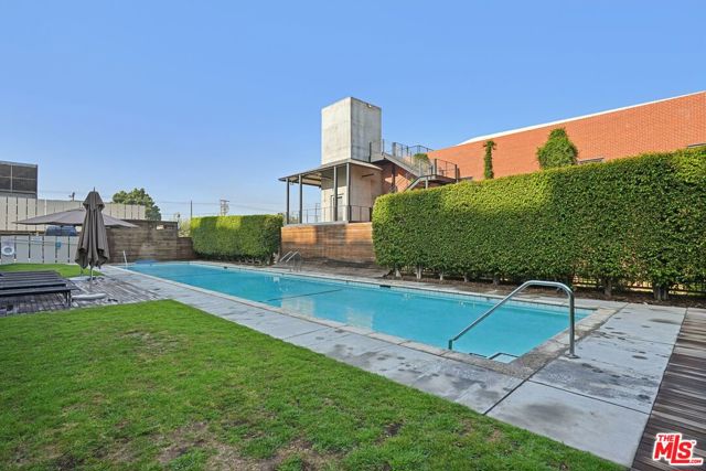 1850 Industrial Street, Los Angeles CA: https://media.crmls.org/mediaz/1523d354-3954-4c9a-94ef-827f715989b8.jpg