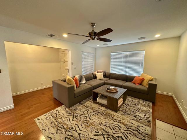 1149 Nottingwood Circle, Westlake Village CA: https://media.crmls.org/mediaz/1523e14f-fbe3-4aa3-b91a-753205368736.jpg