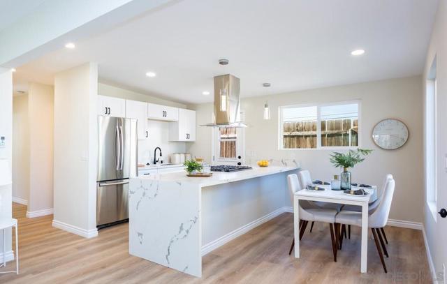 924 Florida St, Imperial Beach CA: https://media.crmls.org/mediaz/1523fdc9-2242-498c-aed4-2eda474ffa28.jpg