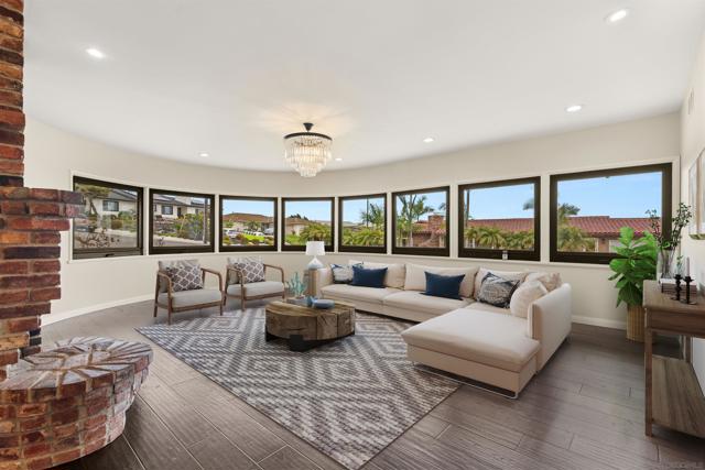 5602 Ladybird Lane, La Jolla CA: https://media.crmls.org/mediaz/152403b4-e23c-46d5-8f14-f1effccaf266.jpg