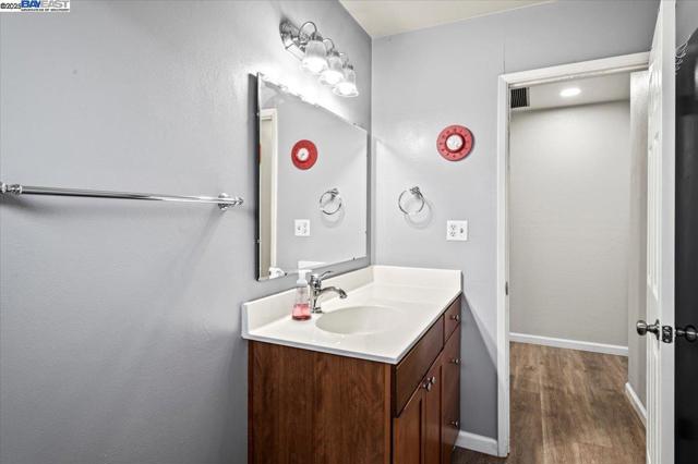 4105 Heyer Ave, Castro Valley CA: https://media.crmls.org/mediaz/152481e5-a3a9-4c3c-b779-f1f5c4d21034.jpg