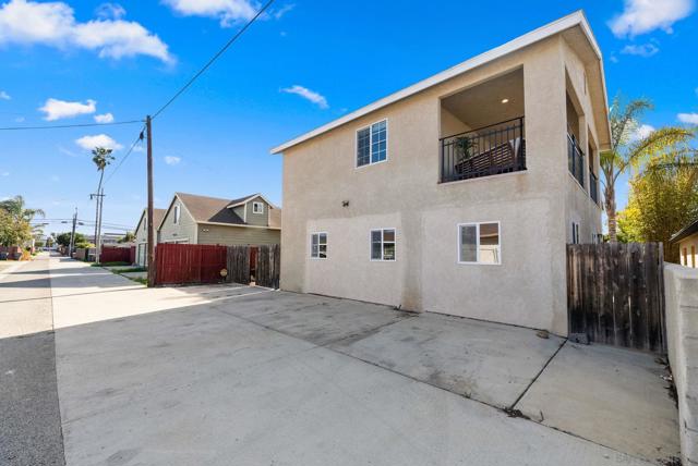 523 9th St, Imperial Beach CA: https://media.crmls.org/mediaz/15248f50-1af2-4d5b-a814-79da9f3d6dcb.jpg