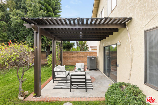 6514 S Copperwood Avenue, Inglewood CA: https://media.crmls.org/mediaz/1524ad68-97d9-400d-94aa-dafb4718e9b4.jpg