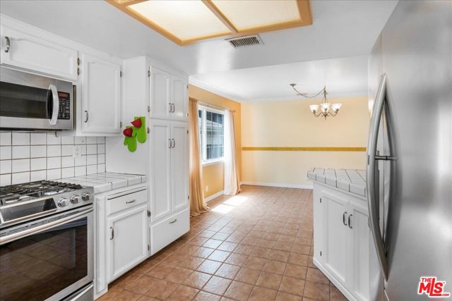 754 Fernando Street, Ojai CA: https://media.crmls.org/mediaz/1524d0b2-c3d7-4f4b-aed6-f624552c3846.jpg