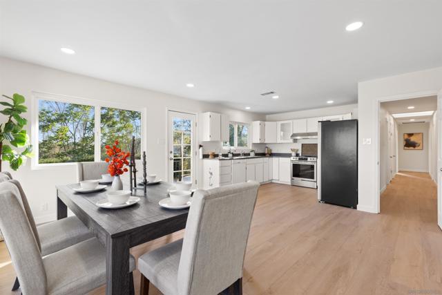 25311 Jesmond Dene Road, Escondido CA: https://media.crmls.org/mediaz/15251eef-e939-4d41-9824-7fe0f4b0dc78.jpg