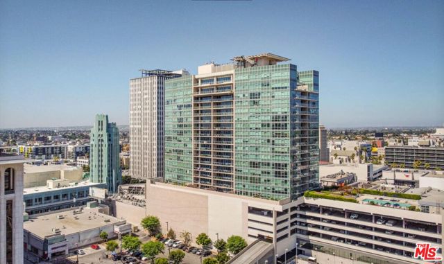 3785 Wilshire Boulevard, Los Angeles CA: https://media.crmls.org/mediaz/15258809-78e2-4345-afc7-51628de38ef7.jpg