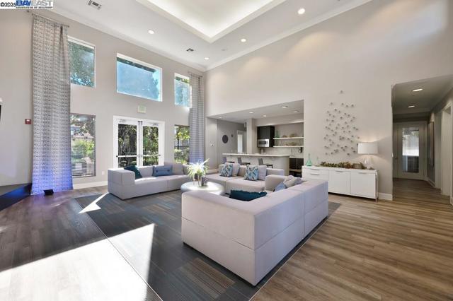 701 Gibson Dr, Roseville CA: https://media.crmls.org/mediaz/1525b411-db8c-4689-b973-d540ad03523f.jpg