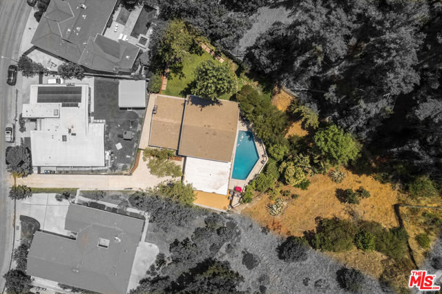 2313 Banyan Drive, Los Angeles CA: https://media.crmls.org/mediaz/15270881-1b4a-4520-baac-70c5daff81b8.jpg