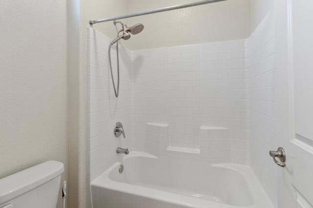 572 St Helena Drive, Newman CA: https://media.crmls.org/mediaz/15271d05-9a06-45f4-9562-c68e970e8c80.jpg