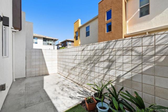 Detail Gallery Image 9 of 34 For 2080 Tango Loop #1,  Chula Vista,  CA 91915 - 4 Beds | 2/1 Baths