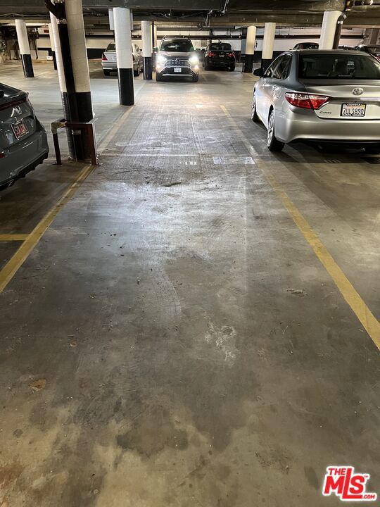 622 S Barrington Avenue, Los Angeles CA: https://media.crmls.org/mediaz/15278948-3689-424b-b2e6-be85f5024de1.jpg