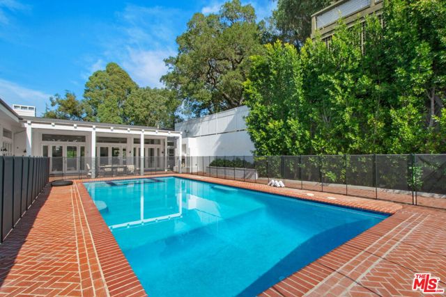 9669 Oak Pass Road, Beverly Hills CA: https://media.crmls.org/mediaz/15281f8b-4318-42d8-83b2-cda3f5a340ac.jpg