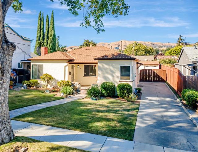 86 S Cragmont Avenue, San Jose CA: https://media.crmls.org/mediaz/15285fd8-83f8-4ff5-9a1d-2c69531c67e9.jpg